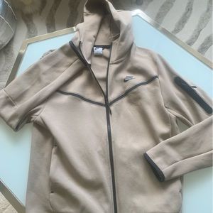 Nike Tech jogging suit